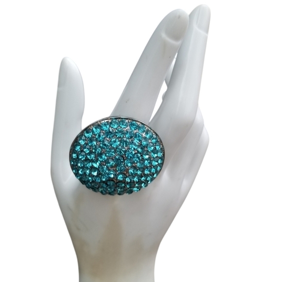 Vintage Jewelry - VINTAGE SILVERTONE DOME DESIGN SET WITH BLUE GLASS RHINESTONES STRETCH RING